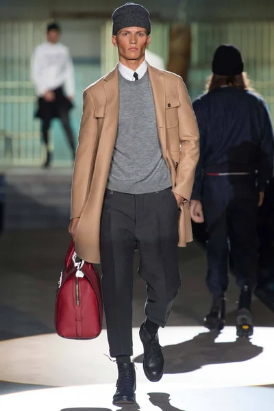 Look 22
